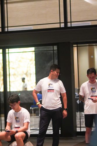 Race photo from PIK NITE RUN VIBES