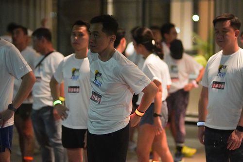 Race photo from PIK NITE RUN VIBES
