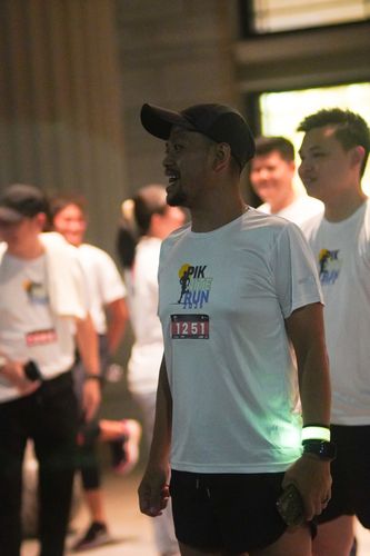 Race photo from PIK NITE RUN VIBES