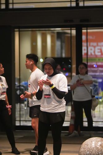 Race photo from PIK NITE RUN VIBES