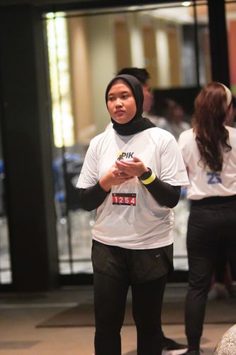 Race photo from PIK NITE RUN VIBES