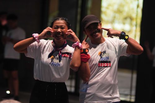 Race photo from PIK NITE RUN VIBES