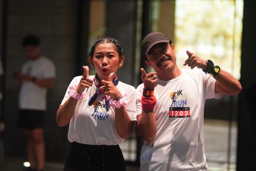Race photo from PIK NITE RUN VIBES