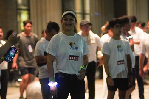 Race photo from PIK NITE RUN VIBES