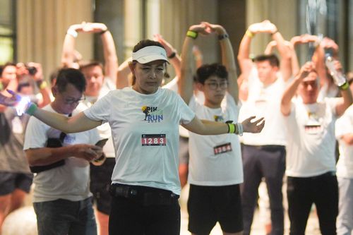 Race photo from PIK NITE RUN VIBES