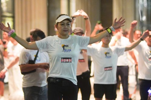 Race photo from PIK NITE RUN VIBES