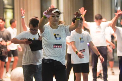 Race photo from PIK NITE RUN VIBES