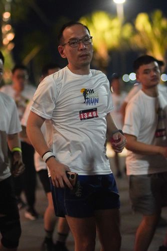 Race photo from PIK NITE RUN VIBES