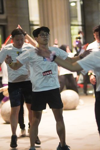 Race photo from PIK NITE RUN VIBES
