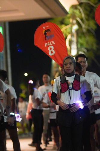 Race photo from PIK NITE RUN VIBES