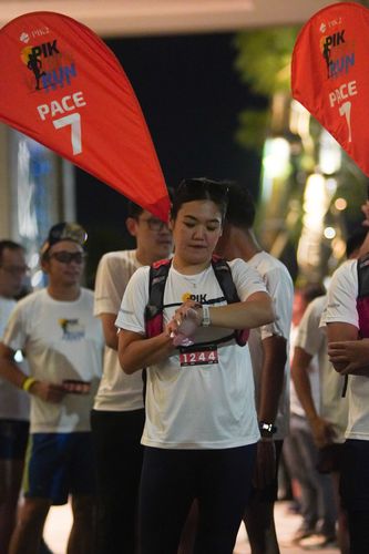 Race photo from PIK NITE RUN VIBES