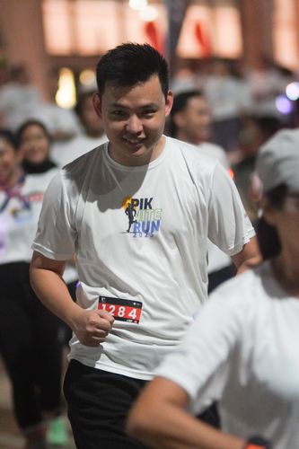 Race photo from PIK NITE RUN VIBES
