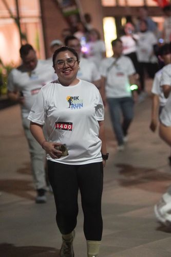 Race photo from PIK NITE RUN VIBES