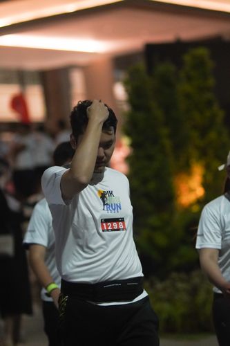 Race photo from PIK NITE RUN VIBES
