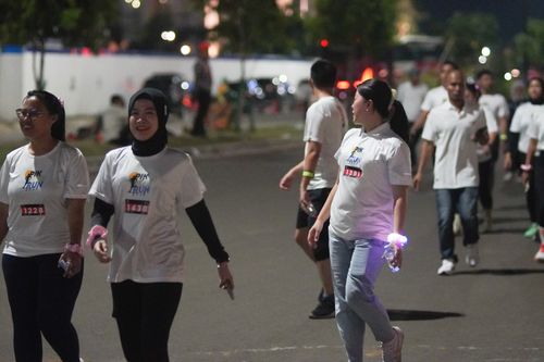 Race photo from PIK NITE RUN VIBES