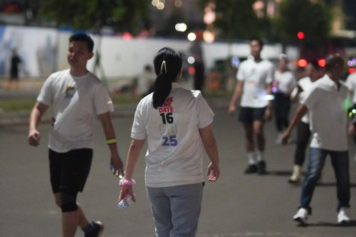 Race photo from PIK NITE RUN VIBES