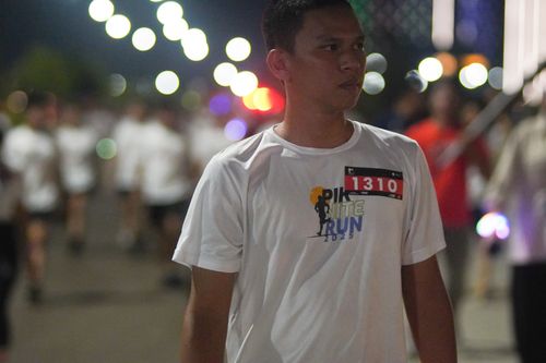 Race photo from PIK NITE RUN VIBES