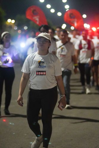 Race photo from PIK NITE RUN VIBES