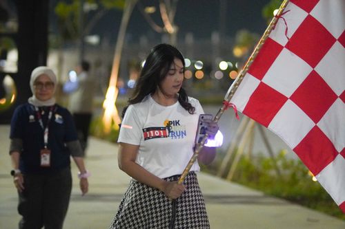 Race photo from PIK NITE RUN VIBES