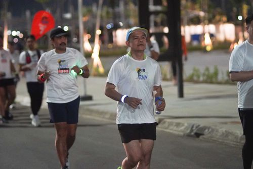 Race photo from PIK NITE RUN VIBES