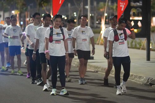 Race photo from PIK NITE RUN VIBES