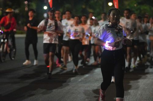 Race photo from PIK NITE RUN VIBES