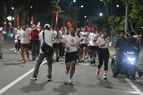 Race photo from PIK NITE RUN VIBES