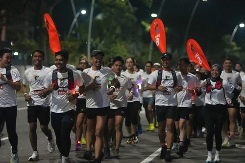 Race photo from PIK NITE RUN VIBES