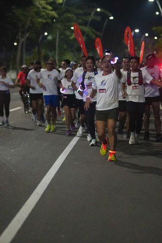 Race photo from PIK NITE RUN VIBES