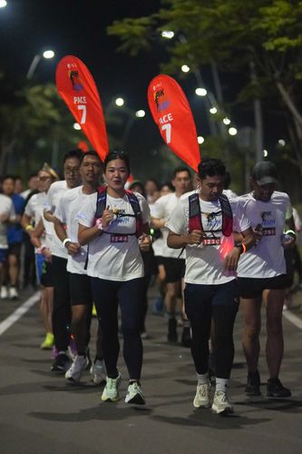 Race photo from PIK NITE RUN VIBES