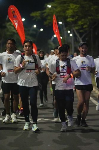 Race photo from PIK NITE RUN VIBES