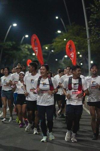 Race photo from PIK NITE RUN VIBES