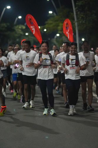 Race photo from PIK NITE RUN VIBES