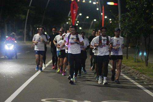 Race photo from PIK NITE RUN VIBES
