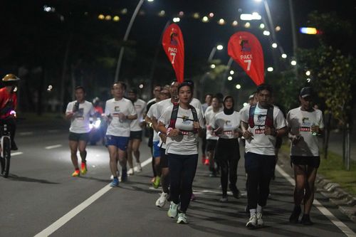 Race photo from PIK NITE RUN VIBES