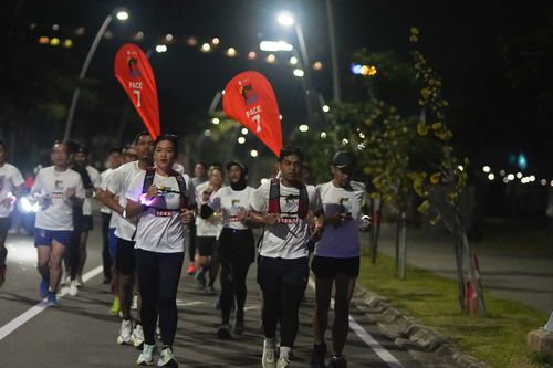 Race photo from PIK NITE RUN VIBES