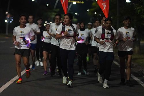 Race photo from PIK NITE RUN VIBES