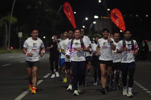 Race photo from PIK NITE RUN VIBES
