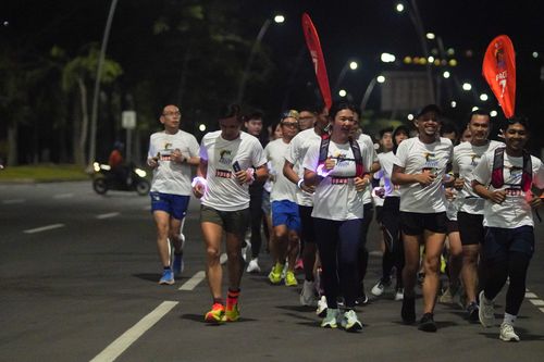 Race photo from PIK NITE RUN VIBES