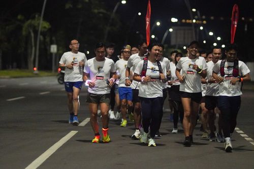 Race photo from PIK NITE RUN VIBES