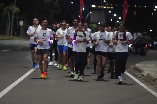 Race photo from PIK NITE RUN VIBES