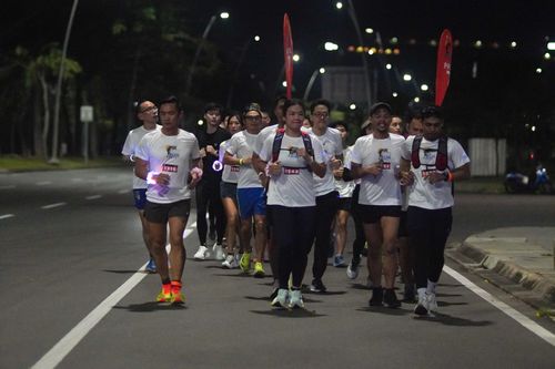 Race photo from PIK NITE RUN VIBES