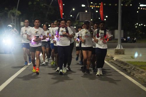 Race photo from PIK NITE RUN VIBES