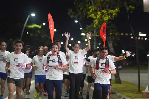 Race photo from PIK NITE RUN VIBES