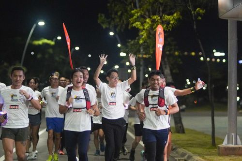 Race photo from PIK NITE RUN VIBES