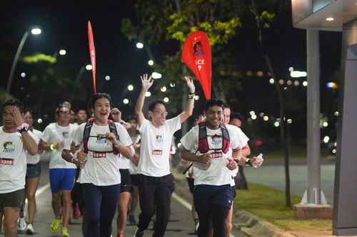 Race photo from PIK NITE RUN VIBES
