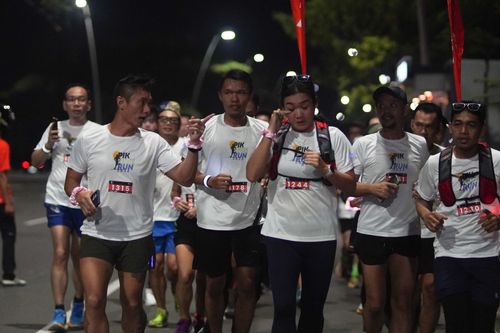 Race photo from PIK NITE RUN VIBES