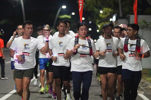 Race photo from PIK NITE RUN VIBES