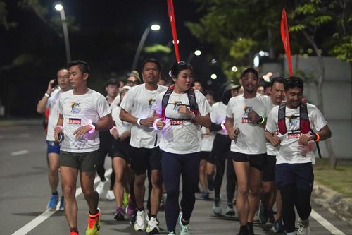 Race photo from PIK NITE RUN VIBES