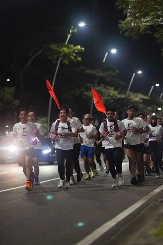 Race photo from PIK NITE RUN VIBES
